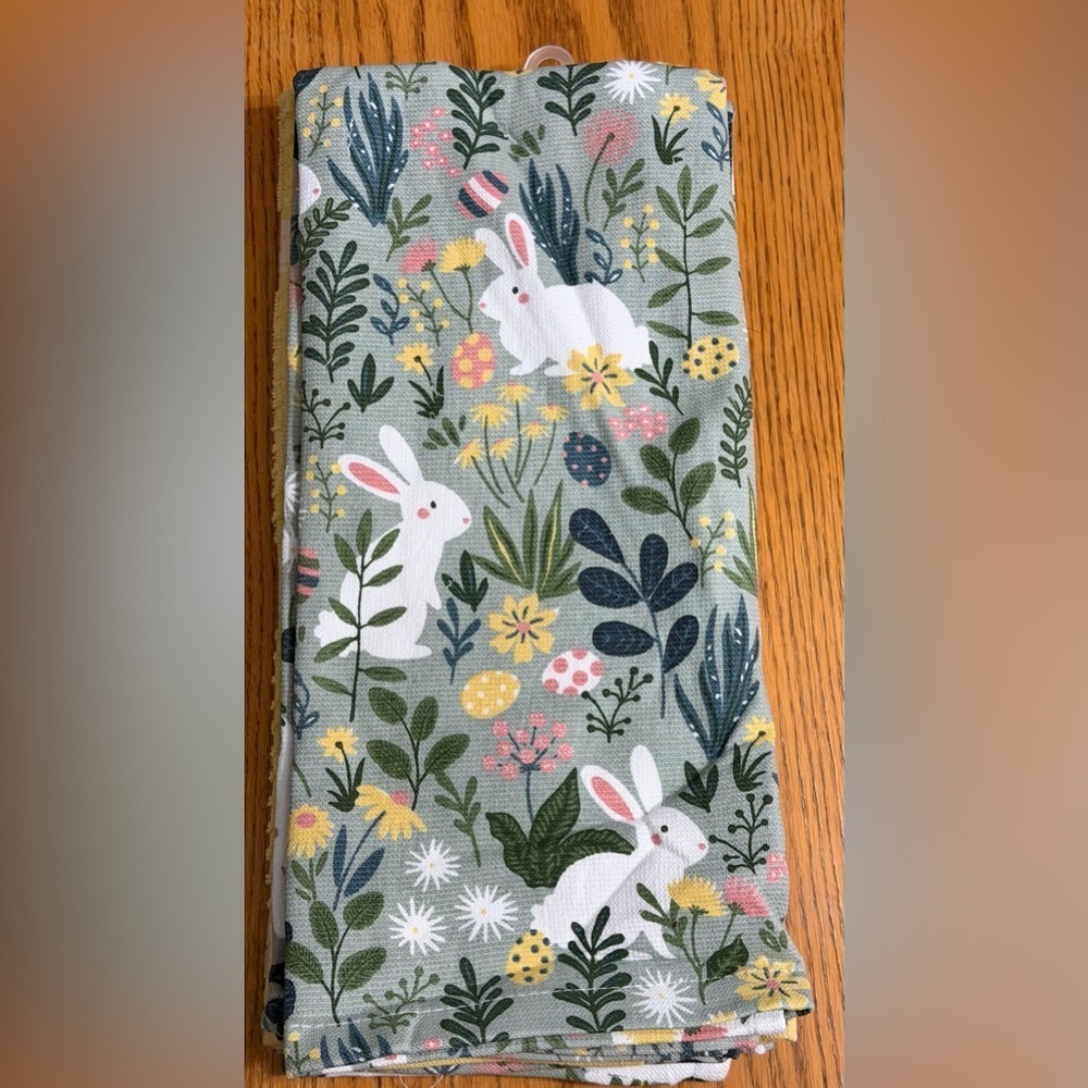 ✨NWT✨ cupcakes & cashmere: 3 Kitchen Towels - Picture 2 of 5
